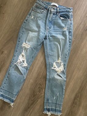 Abercrombie High Rise Mom Jeans 25 Light Wash Distressed Vintage 90s Style